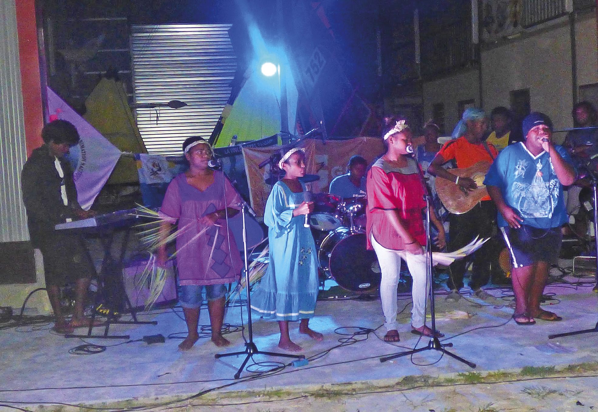 Samedi soir, le groupe Akoz s'est distingué parmi les cinq groupes  de Lifou en lice.