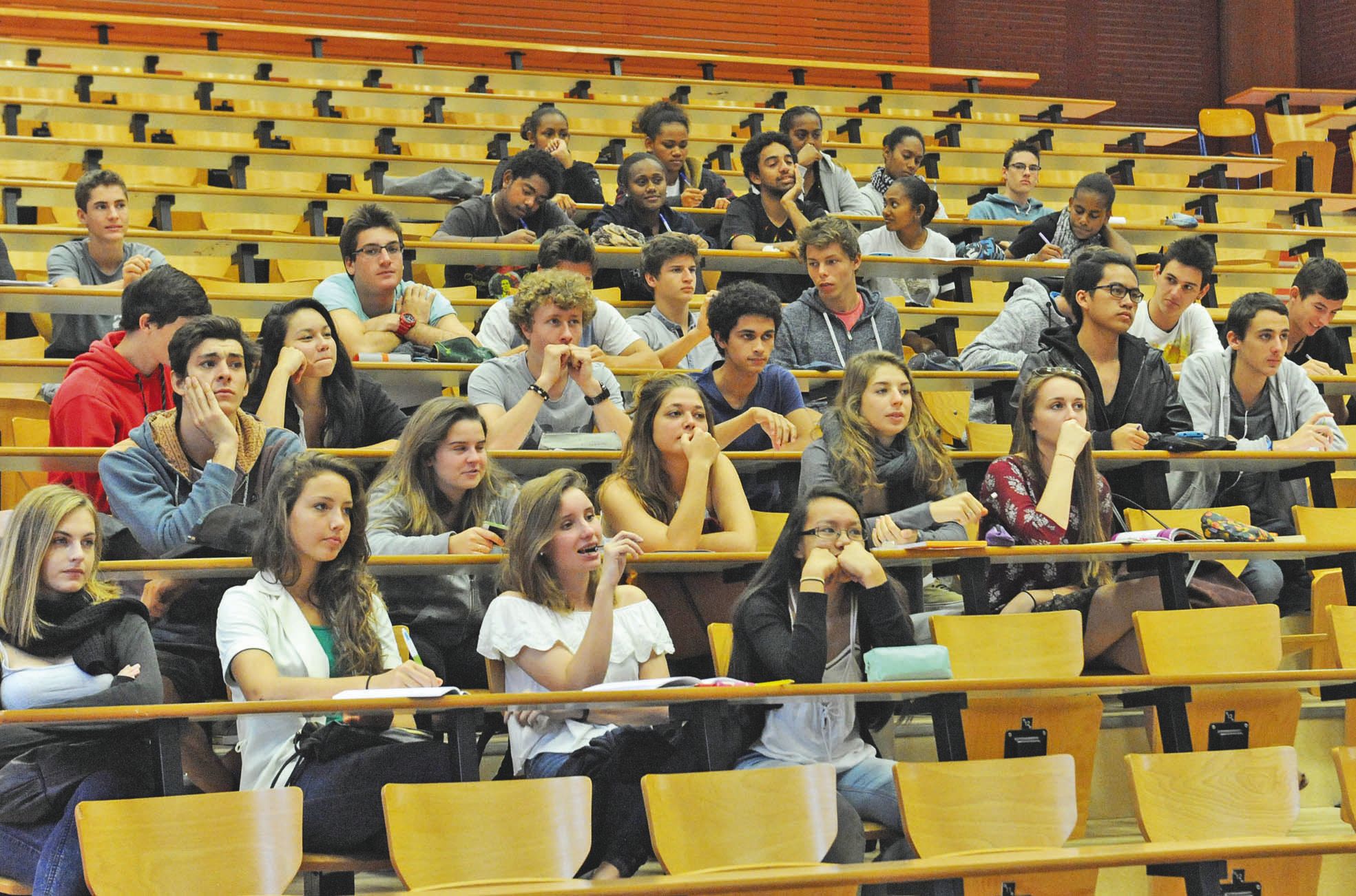 Les lycéens ont eu l'occasion d'assister à des cours d'une heure en amphithéâtre et ce dans les différentes filières  développées par l'Université.