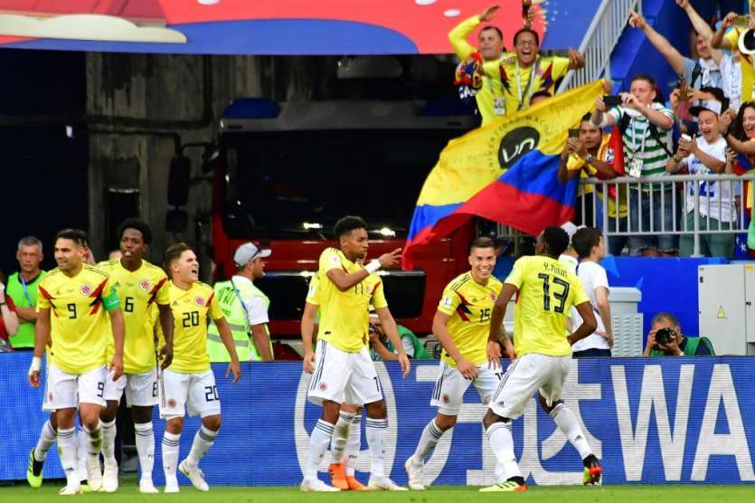 Les Colombiens fêtent le but de Yerry Mina (d) contre le Sénégal lors du Mondial, le 28 juin 2018 à Samara
