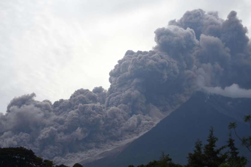 Éruption du Volcan de Fuego au Guatemala, le principal aéroport