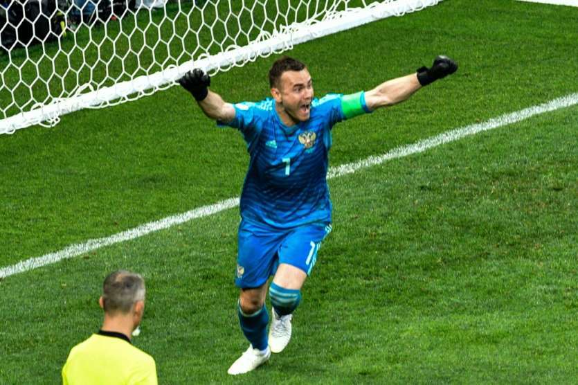 Le gardien russe Igor Akinfeev fou de joie après la qualification en quarts de finale le 1er juillet 2018
