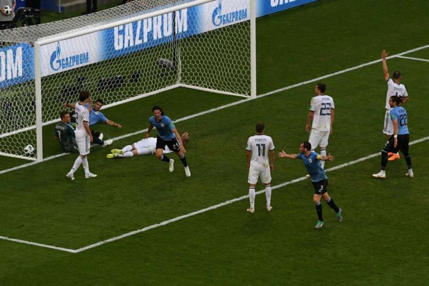 Edinson Cavani (N.21) parachève le large succès de l'Uruguay face à la Russie, pays hôte du Mondial, battue à Samara, le 25 juin 2018