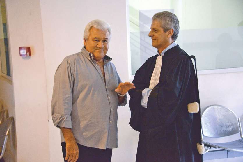 Harold Martin et son avocat, Me Philippe Reuter, lors de l’audience qui s’était tenue le 15 septembre dernier. L’homme politique était jugé pour prise illégale d’intérêt dans l’affaire dite des « terrains de Païta ».