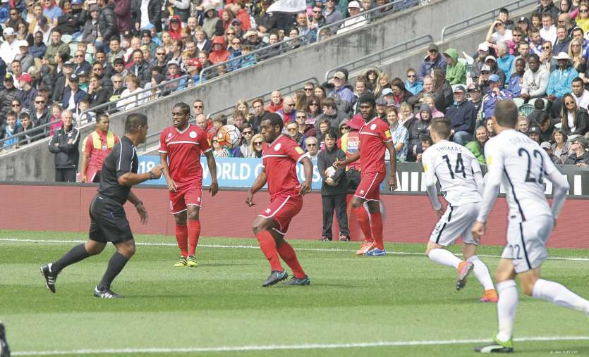 Pour ce match amical, demain, les deux équipes, jamais qualifiées pour une Coupe du monde (pas d’Euro non plus pour l’Estonie), devraient chacune avoir le droit à six changements. Joël Wakanumuné (au centre, en rouge) devrait être capitaine.