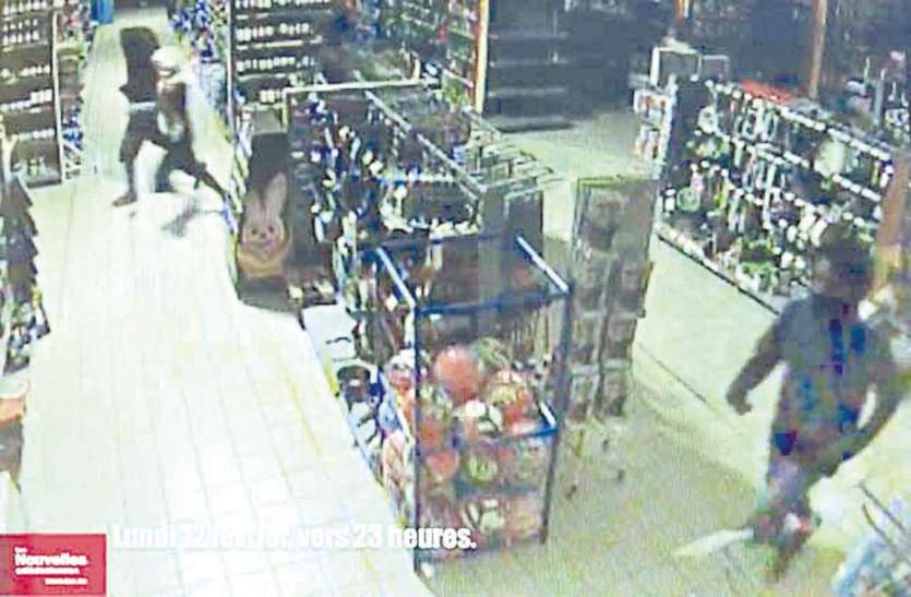 Considéré comme l’un des instigateurs des pillages de trois magasins la semaine dernière, le jeune homme a fait preuve d’un certain détachement face aux juges.