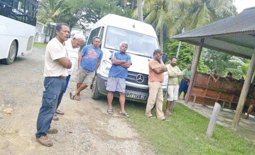 Les transporteurs scolaires, appuyés par des parents d’élèves et des habitants de Hienghène, ont manifesté pendant deux jours. 