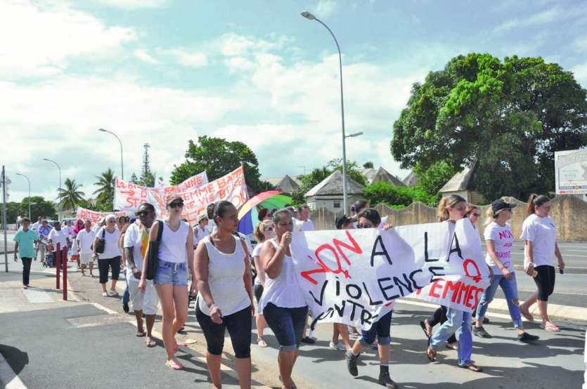 Ils étaient près d’une centaine à participer, mercredi après-midi, à la marche organisée par la mairie en partenariat avec la Fédération des femmes de Koumac.