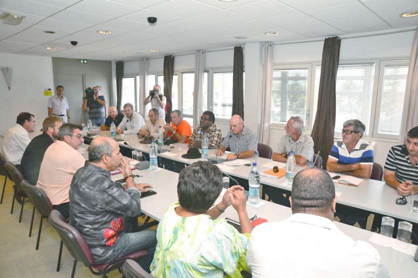 Les inquiétudes sur les revendications s’étaient d’abord exprimées à l’assemblée générale du Syndicat des éleveurs, à Poya, début avril. Elle se sont exportées au gouvernement hier, où une délégation a été reçue.