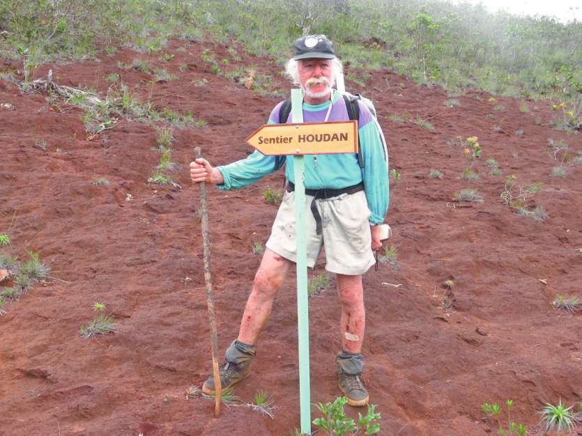 « L’Ancien », « Guilbert », « l’homme du Humboldt » Alain Houdan aime les surnoms, mais c’est bien son patronyme qu’il a fait inscrire sur un panneau indiquant la voie du sommet depuis la mine Galliéni, qu’il a beaucoup entretenue.