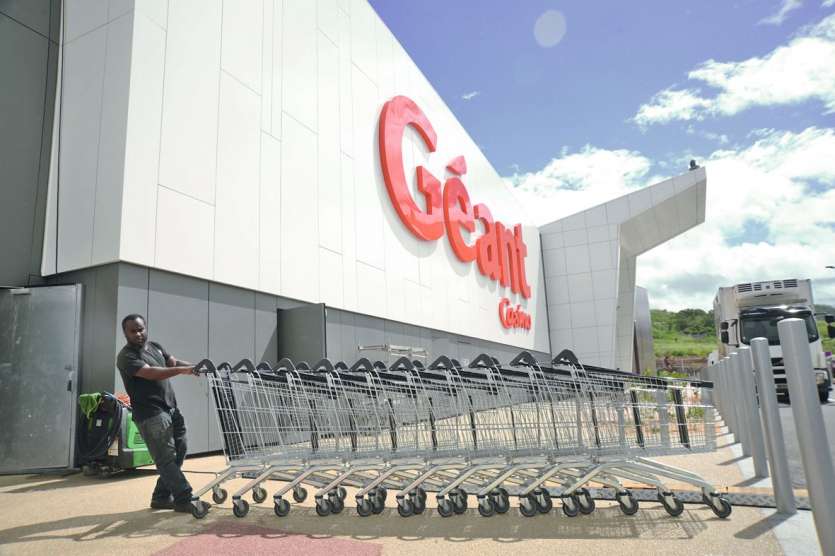 L’hypermarché a mis moins de 18 mois à être construit. « Les entrepreneurs ont mouillé la chemise, ils ont été formidables » reconnaît Michel Mees. Au plus gros de la construction, 160 ouvriers travaillaient sur place.