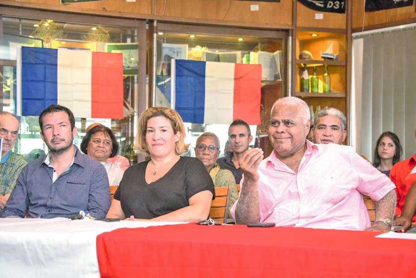 Le 24 avril 2015, une marche bleu blanc rouge avait été organisée lors de la visite du président de l’Assemblée nationale. Il s’agissait alors de réclamer l’inscription d’office des natifs, au même titre que les personnes de statut coutumier.