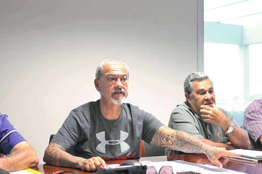 « Faudrait pas qu’on tombe aussi fort sur la tête qu’à 22 000 », tonne Bruno Heuea, en faisant référence aux récentes évolutions pour les retraités en Métropole. Photo Julia Trinson