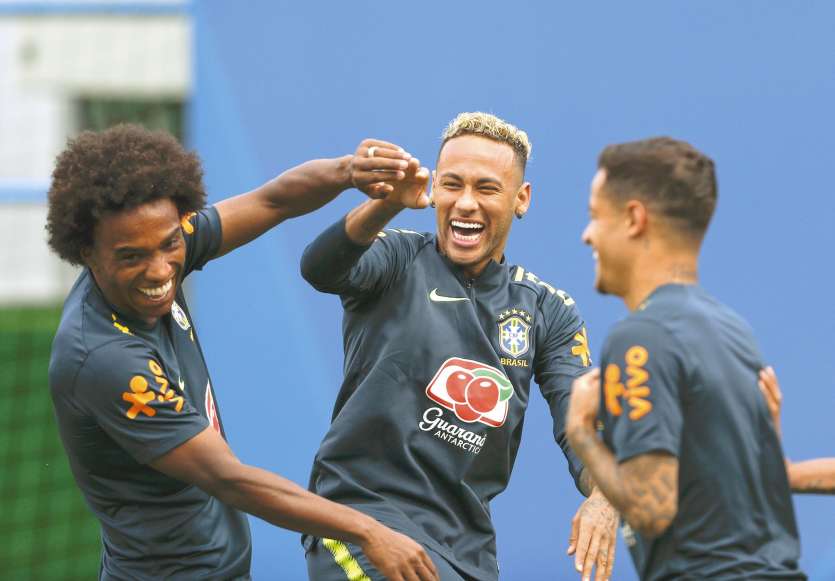 Neymar (au centre) et Coutinho (à droite) seront les dépositaires du jeu brésilien contre le Costa Rica. Photo AFP