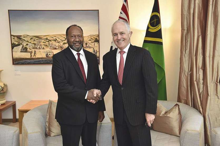 Les Premiers ministres vanuatais et australiens, Charlot Salwai et Malcolm Turnbull.Photo Vanuatu Daily Post