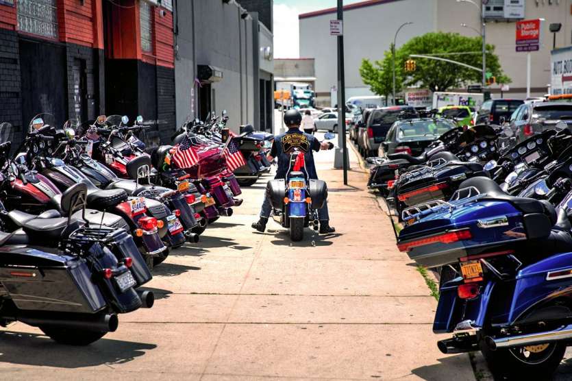 Harley-Davidson, qui vend 40 000 unités par an en Europe, a annoncé qu’il créerait une usine hors Etats-Unis pour échapper aux nouvelles taxes. Car leur montant ferait augmenter de 2 000 euros le prix de chaque moto.Photo AFP