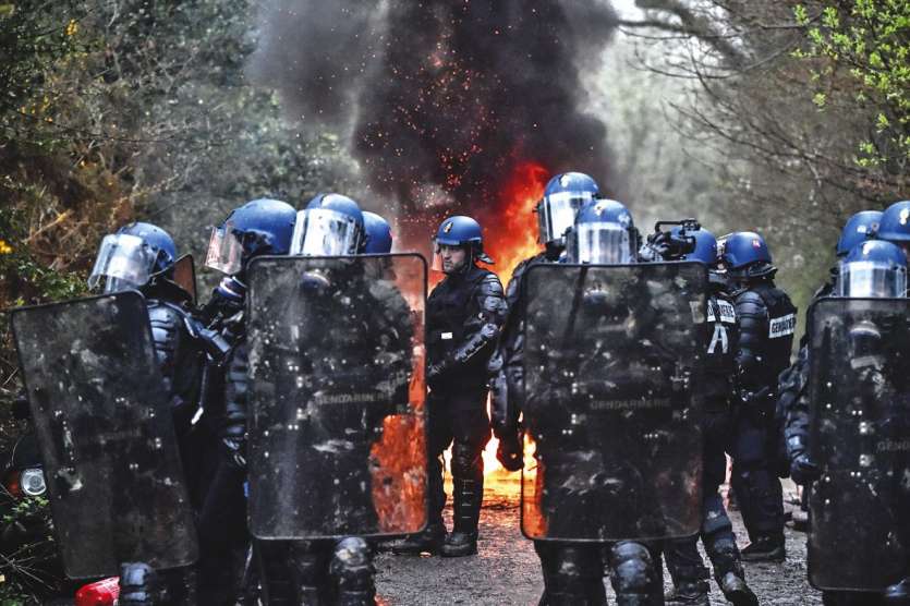 Lors d’une intervention à Notre-Dame-des-Landes en avril dernier.Photo AFP