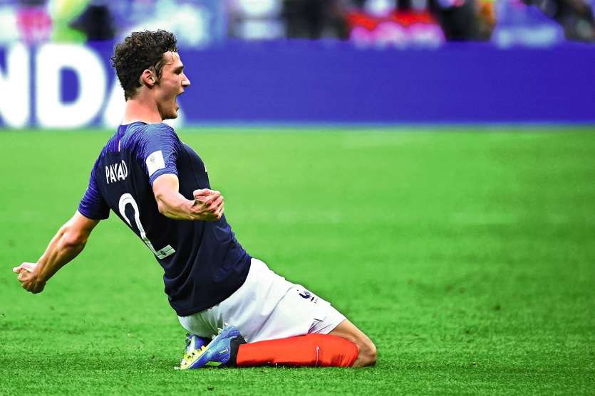 Après avoir inscrit l’un des plus beaux buts du tournoi, Benjamin Pavard entre dans la légende. photo AFP