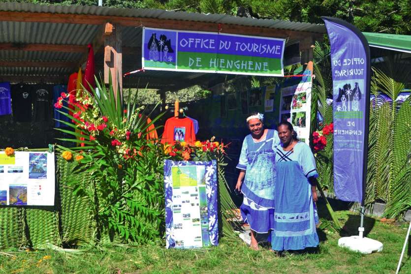L’office du tourisme de Hienghène était là pour renseigner, distribuer les programmes, prendre les inscriptions et vendait également des tee-shirts de la commune.