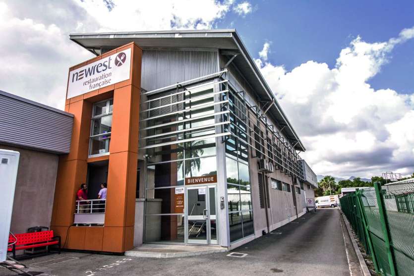 Newrest paraît être le coupable idéal. Mais est-ce vraiment de sa faute ?