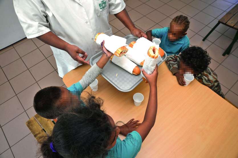 Les kits de secours ont été utilisés dans les écoles de Nouméa pour les enfants dont les parents ne pouvaient pas se libérer aux heures de midi.