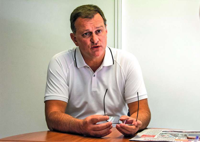 « On sent bien qu’il y a des tensions qui sont encore vivaces, on n’est pas là pour jeter de l’huile sur le feu, affirme Louis Aliot. On est là pour dire : la Calédonie, c’est la France, et le référendum doit bien se passer. » Photo Julien Cinier