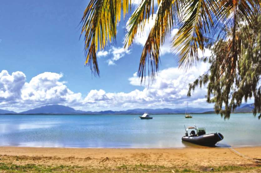Le comportement du moniteur de voile lors d’un stage sur la plage de Gatope, à Voh, a été révélé par des mineures.Photo DR