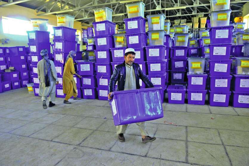 Ce scrutin est vu comme une étape cruciale avant une réunion de l’ONU à Genève en novembre, où l’Afghanistan devra démontrer à ses bailleurs les progrès réalisés dans les « processus démocratiques ».Photo AFP