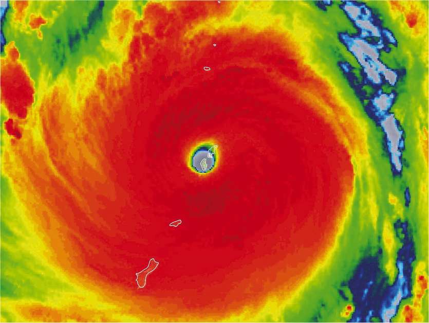Sur cette image, on voit l’œil du typhon exactement au dessus les îles Tinian et Saipan.Photo DR