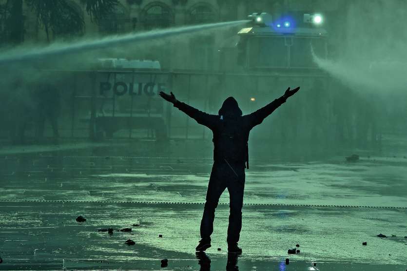 La mobilisation semblait moins secouée par des troubles que lors de l’acte 13, pendant lequel un manifestant avait eu la main arrachée lors de heurts devant l’Assemblée nationale. Photo AFP
