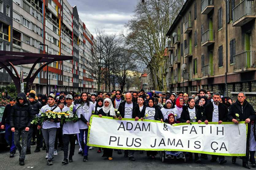 « Les interrogations des familles - qui se sont constituées parties civiles - sont nombreuses », a souligné leur avocat, Me Florent Girault, lors d’une conférence de presse à l’issue de la marche blanche. Photo Jean-Pierre Clatot/AFP