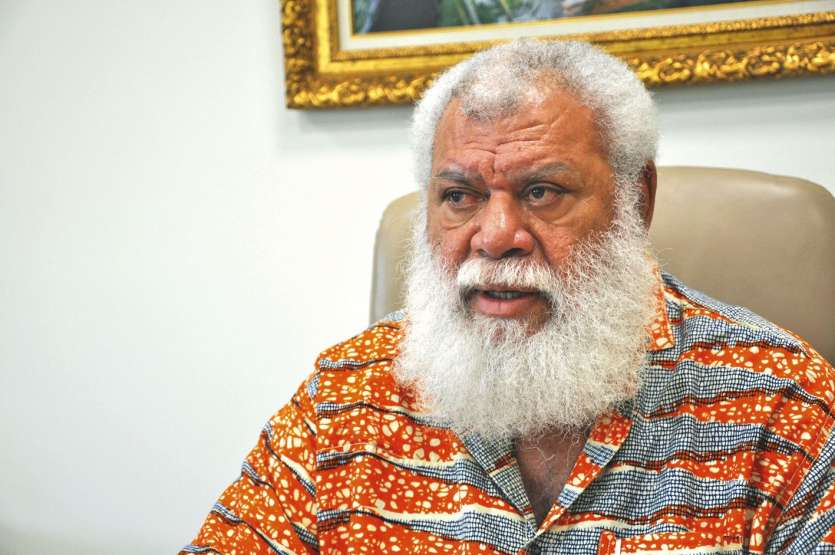 « Depuis que je pratique la région et la province, il n’y a jamais eu d’opposition à cause de l’affichage politique, souligne Paul Néaoutyine. Quand on est dans la gestion des compétences locales, on travaille pour les gens. » Photo Y.M.