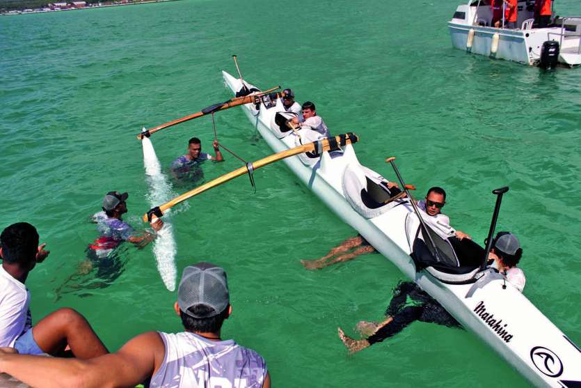 Les rameurs du Caillou ont été stoppés net dans leur élan, samedi midi, à cause de leur balancier rempli d’eau.Photos T.M.