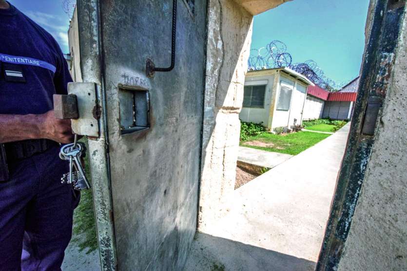 Les deux frères ont retrouvé le Camp-Est, hier. Ils y ont déjà passé une large partie de leur jeunesse. Archives LNC