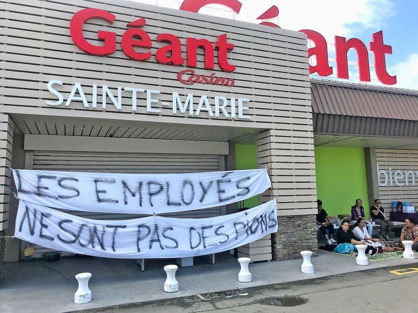 Le piquet de grève a commencé mardi, à Géant Sainte-Marie.Photo A.T.
