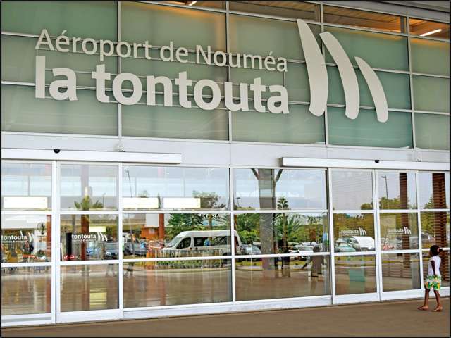 Le restaurant de l\'aéroport ne peut plus servir d\'alcool du vendredi à 22 heures au lundi à 1 heure du matin.