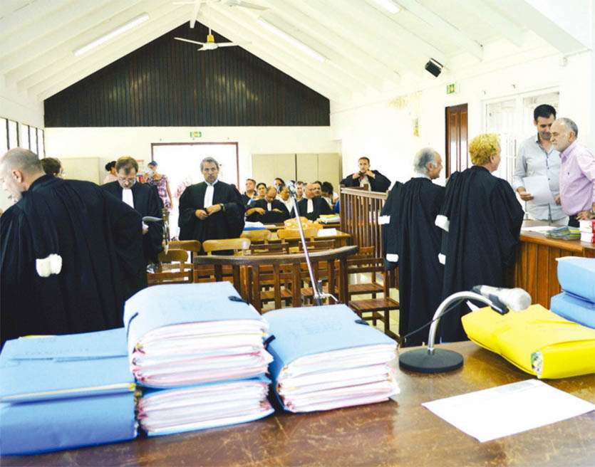 En 2014, un premier procès d’une gigantesque arnaque à la défisc’ s’était tenu dans l’exiguë salle d’audience du tribunal de Mata-Utu. Pour juger ce nouveau dossier, hier, l’affaire a été délocalisée à Nouméa