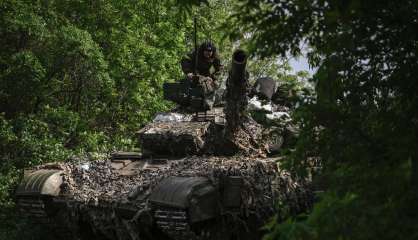 Ukraine: l'armée russe pilonne le Donbass, Biden signe l'aide de 40 milliards à Kiev