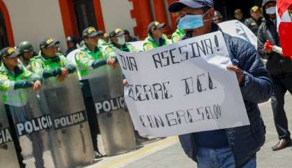 Pérou: les proches des victimes tuées dans les manifestations demandent 