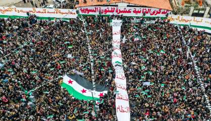 Des Syriens manifestent pour le 12e anniversaire du soulèvement antirégime