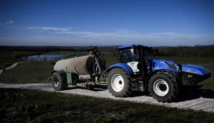 Nouvel or noir: quand le tracteur carbure grâce aux bouses de vache