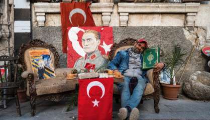 Turquie: les avocats dans les ruines en quête de justice