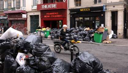 Des éboueurs toujours en grève, 5.400 t de déchets non ramassées à Paris