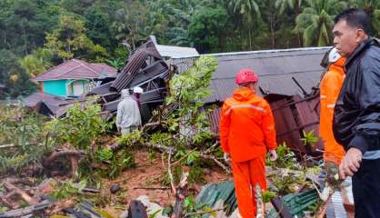 Indonésie: au moins 10 morts et une quarantaine de disparus après un glissement de terrain