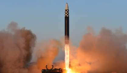 La Corée du Nord confirme le lancement d'un missile intercontinental, devant Kim et sa fille