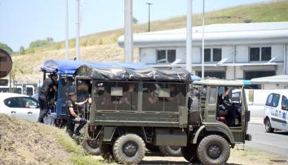 Un véhicule militaire incendié à Poindimié