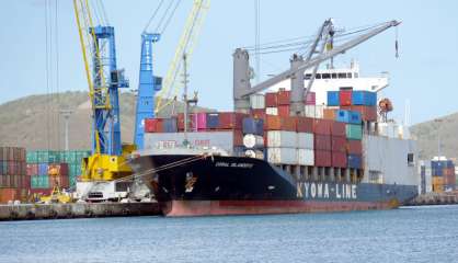 Commerce : les importations augmentent, les exportations baissent