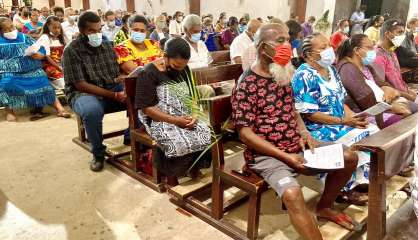 Les chrétiens célèbrent Noël sur fond de crise sanitaire