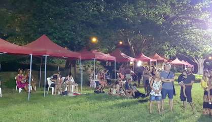 Omicron : les autorités limitent les regroupements à 30 personnes