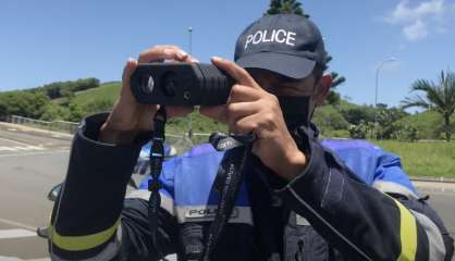 [VIDÉO] Des radars de poche pour flasher les automobilistes à Nouméa
