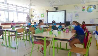 Une rentrée scolaire en demi-jauge et masquée dans le Nord